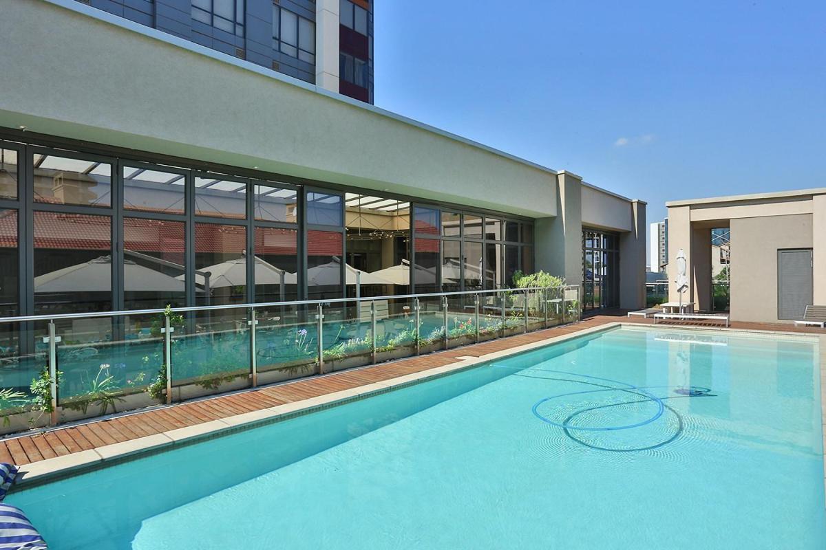 304 Sandton Skye Йоханесбург Екстериор снимка